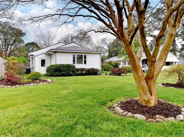3 Joan Cir, Newport News, VA 23601