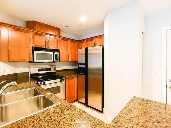 4th image of 123 Queen Anne Ave #301