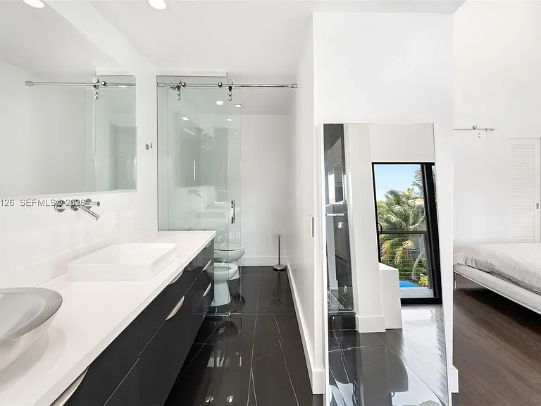 3560 W Fairview St — Photo 24
