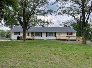 5804 NE Indian Creek Rd, Topeka, KS 66617