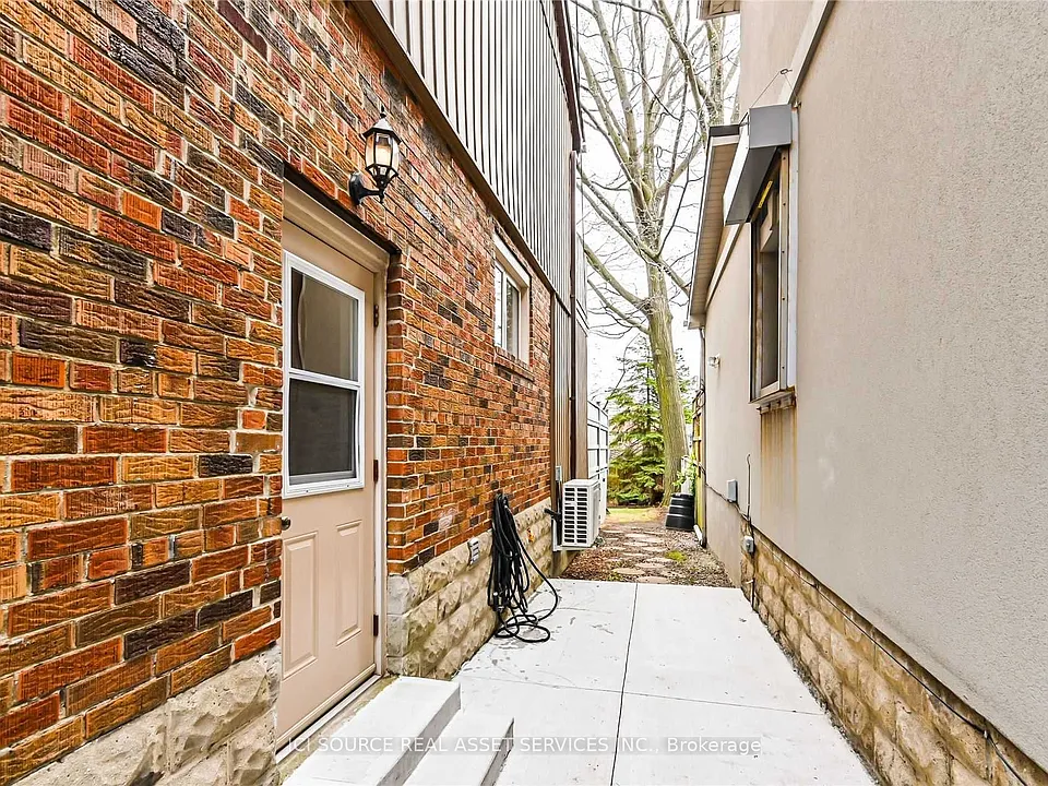 25 Mann Ave #LOWER