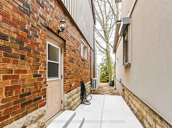 25 Mann Ave, Toronto, ON M4S 2Y2