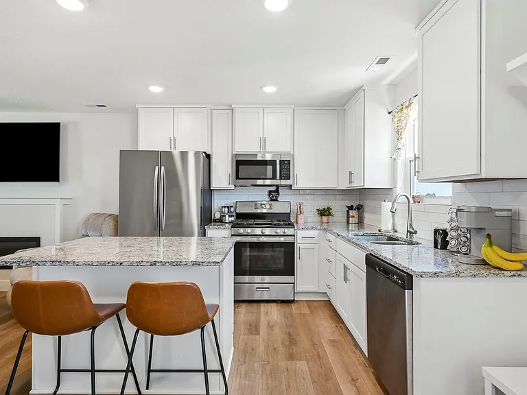 1753 E Macon St — Photo 8