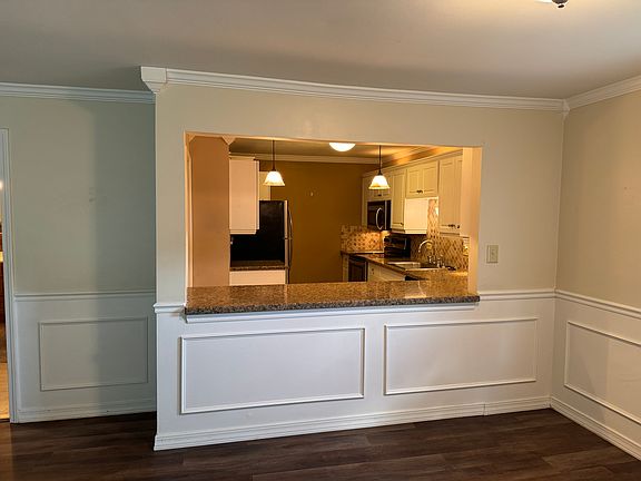 3rd image of 525 Lakeview Ave #B