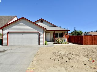 631 SW 12th St, Troutdale, OR 97060