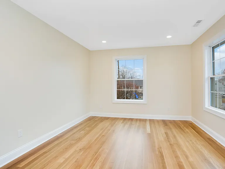 81 Cos Cob Ave #B — Photo 8