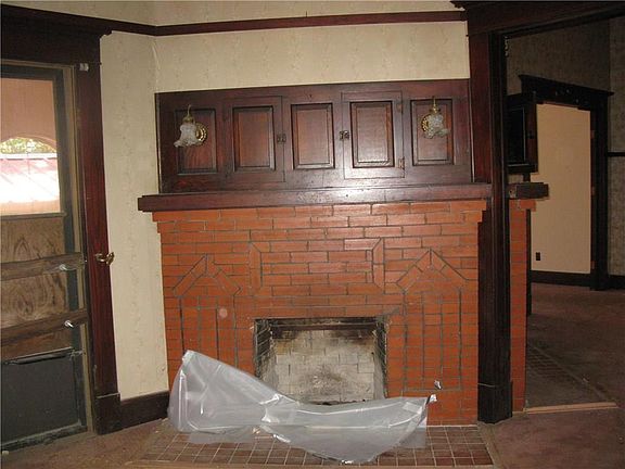 2nd image of 100 S Bonner Ave