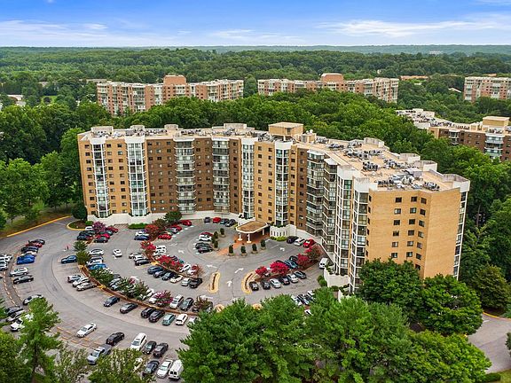2nd image of 15100 Interlachen Dr Unit 4-117