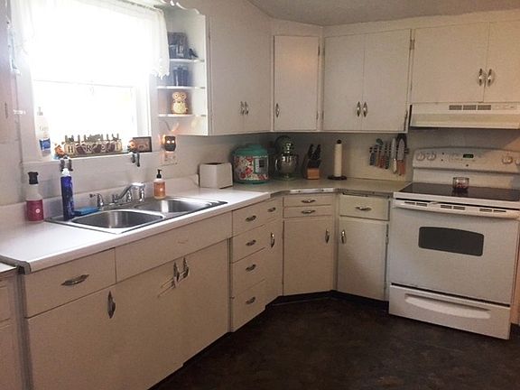 5th image of 10 Garvin Ave