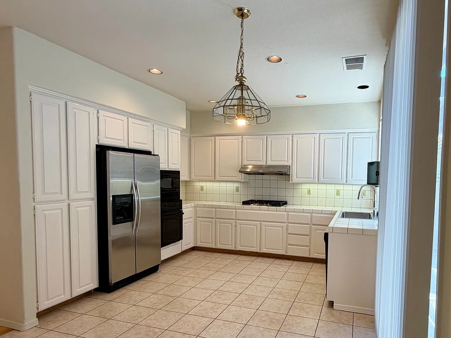 5 bed, 2516 sqft, $5,400 — Photo 4