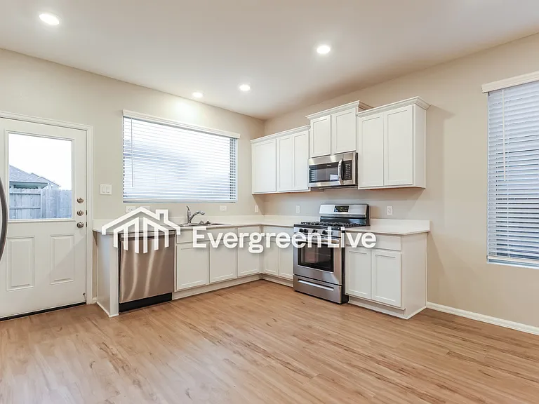 19421 Peppazzi Dr — Photo 4