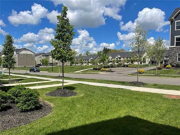 3rd image of 495 Fairmont Dr