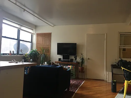 Rented by R New York | media 28