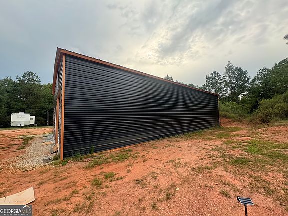 3rd image of 802 Kelly Rd