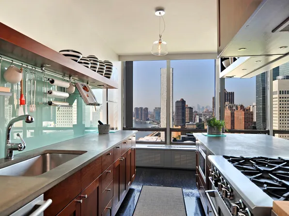 870 United Nations Plaza image 1 of 10