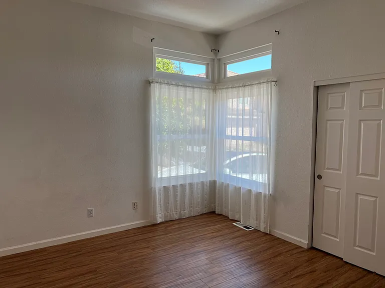 1109 Sikes Ct — Photo 22