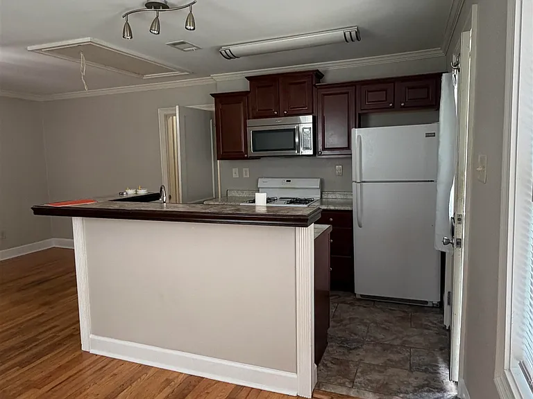 3555 Barwood Cir — Photo 6