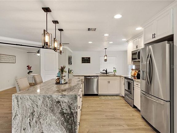 3rd image of 10155 Edmonton Ave