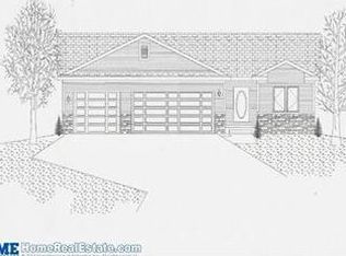 1015 Oakview Dr, Hickman, NE 68372