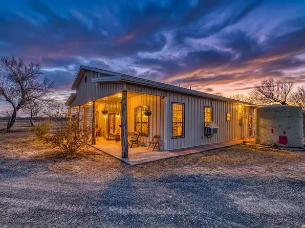 1140 E Curtis Bourn, Crystal City, TX 78839