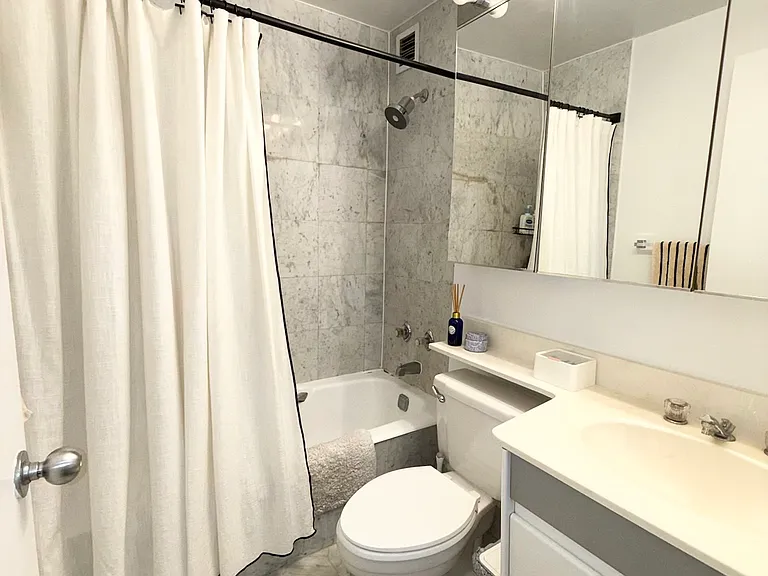 200 Rector Pl #6V — Photo 13