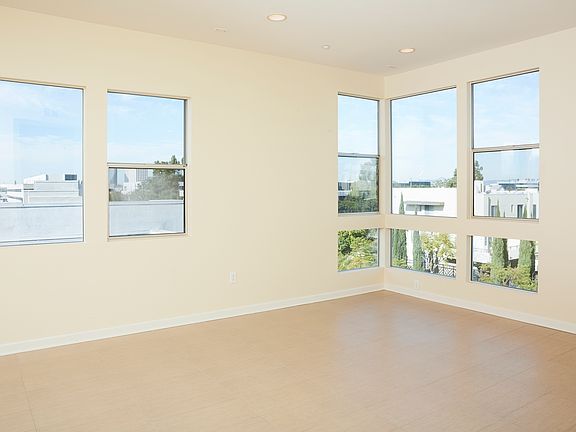 Bright and sunny corner unit