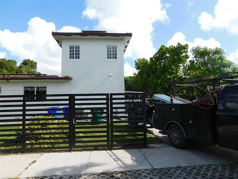 1851 NW 32nd Ave #B31 — Photo 5