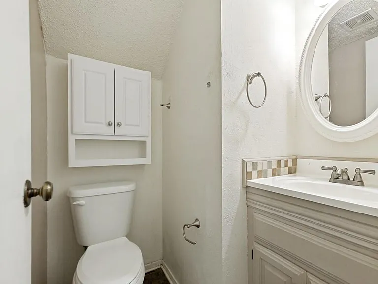 2929 Pegasus Dr — Photo 8