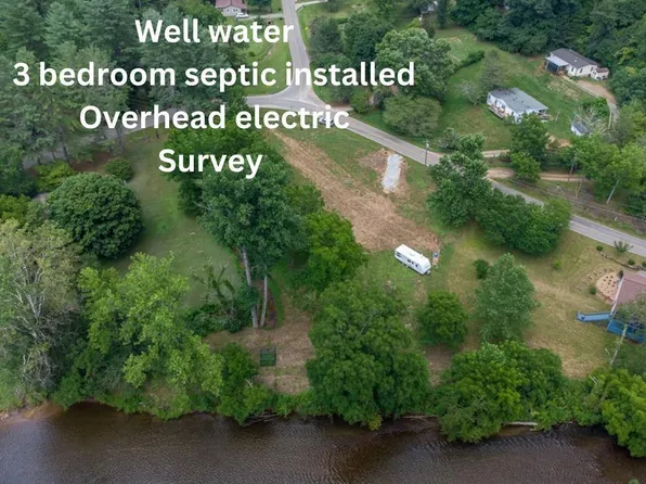 851 Sugarfork Rd, Franklin, NC 28734