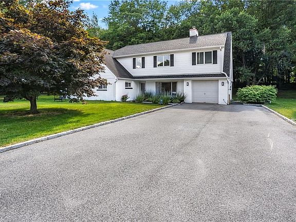 2nd image of 9 Knollwood Dr