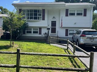 10 Cartney Dr, Warwick, RI 02888