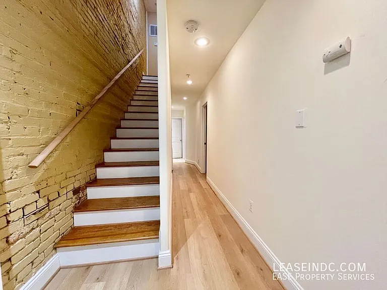 68 V St NW #1 — Photo 21