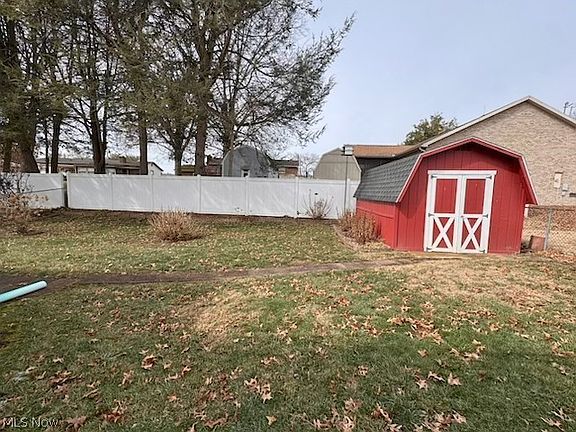 4th image of 3305 Charles Dr