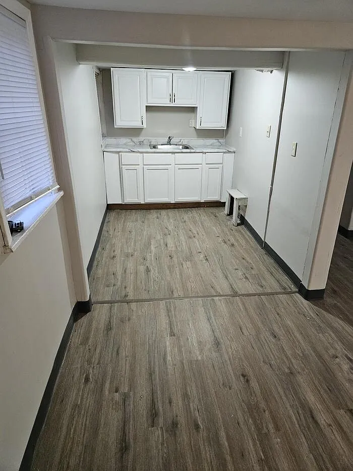 3 bed, 1.0 bath, 860 sqft, $900 — Photo 2