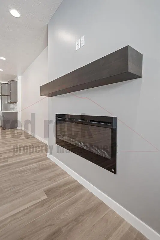 3 bed, 2.0 bath, 1638 sqft, $2,450 — Photo 3