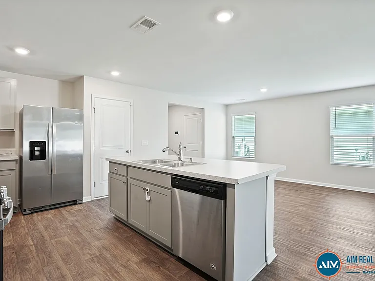 127 Auditorium Rd — Photo 11