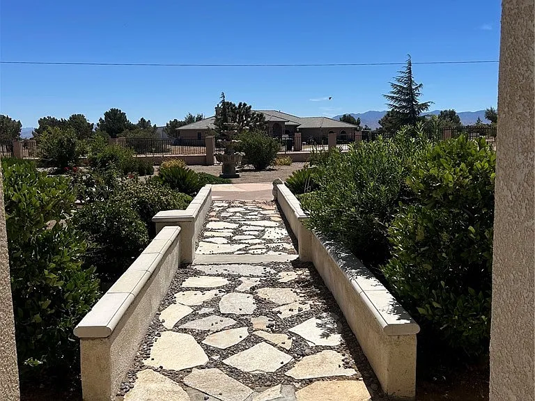 9408 La Cadena Ave — Photo 18