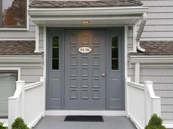 95 Rowayton Woods Dr, Norwalk, CT 06854