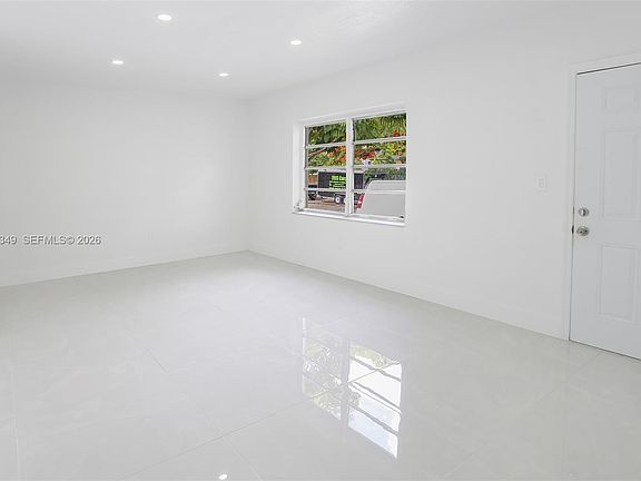 3rd image of 995 SW 14th Ave #995