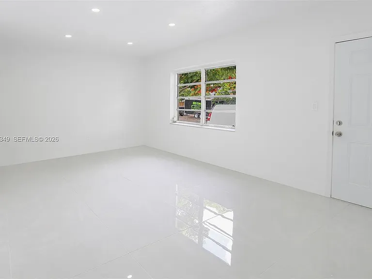 995 SW 14th Ave #995 — Photo 3