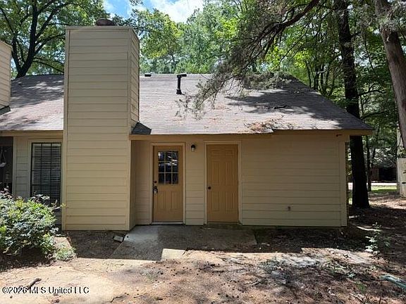 2nd image of 121 Bent Creek Cir N #A