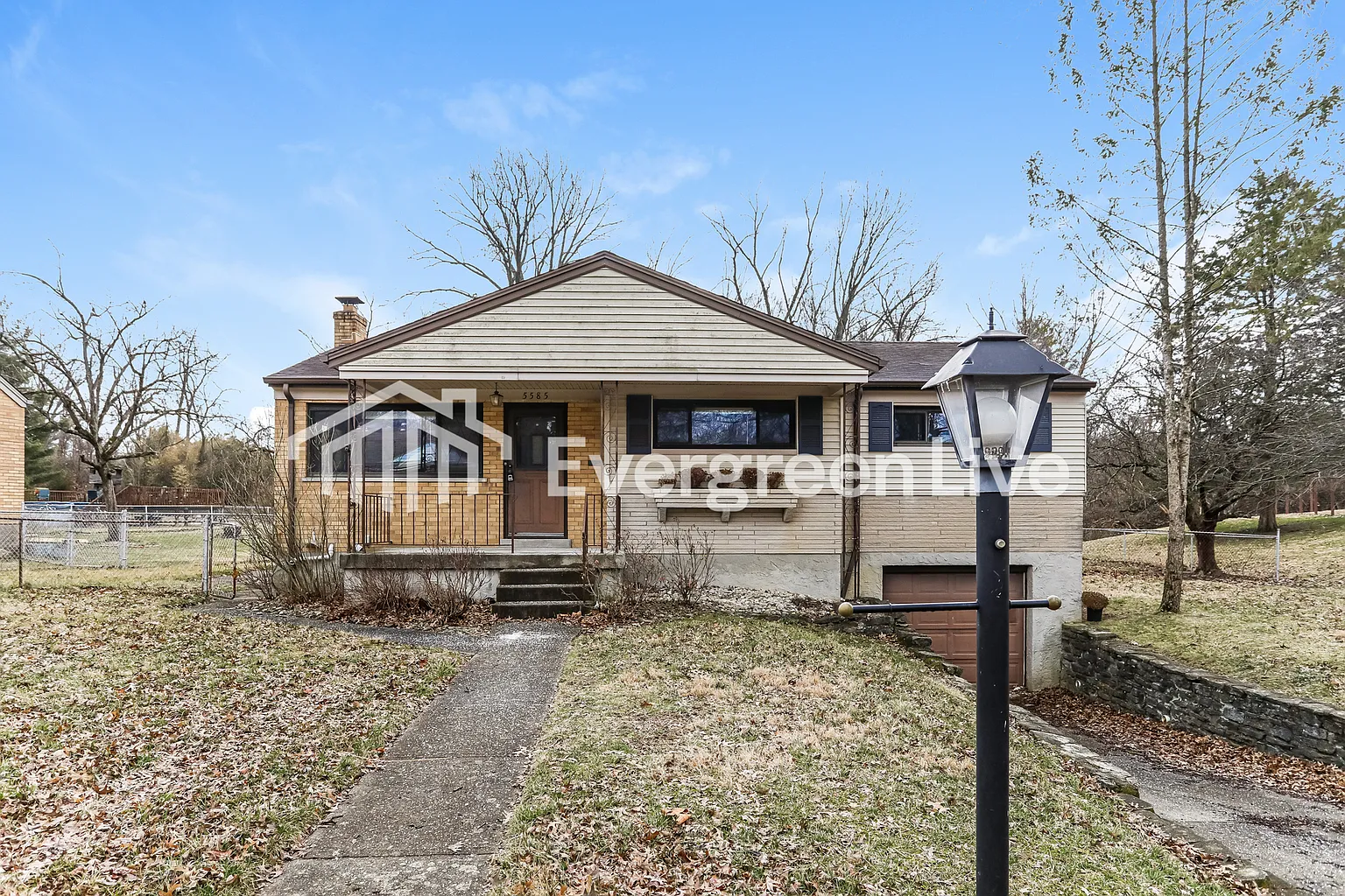 5585 Antoninus Dr photo 1