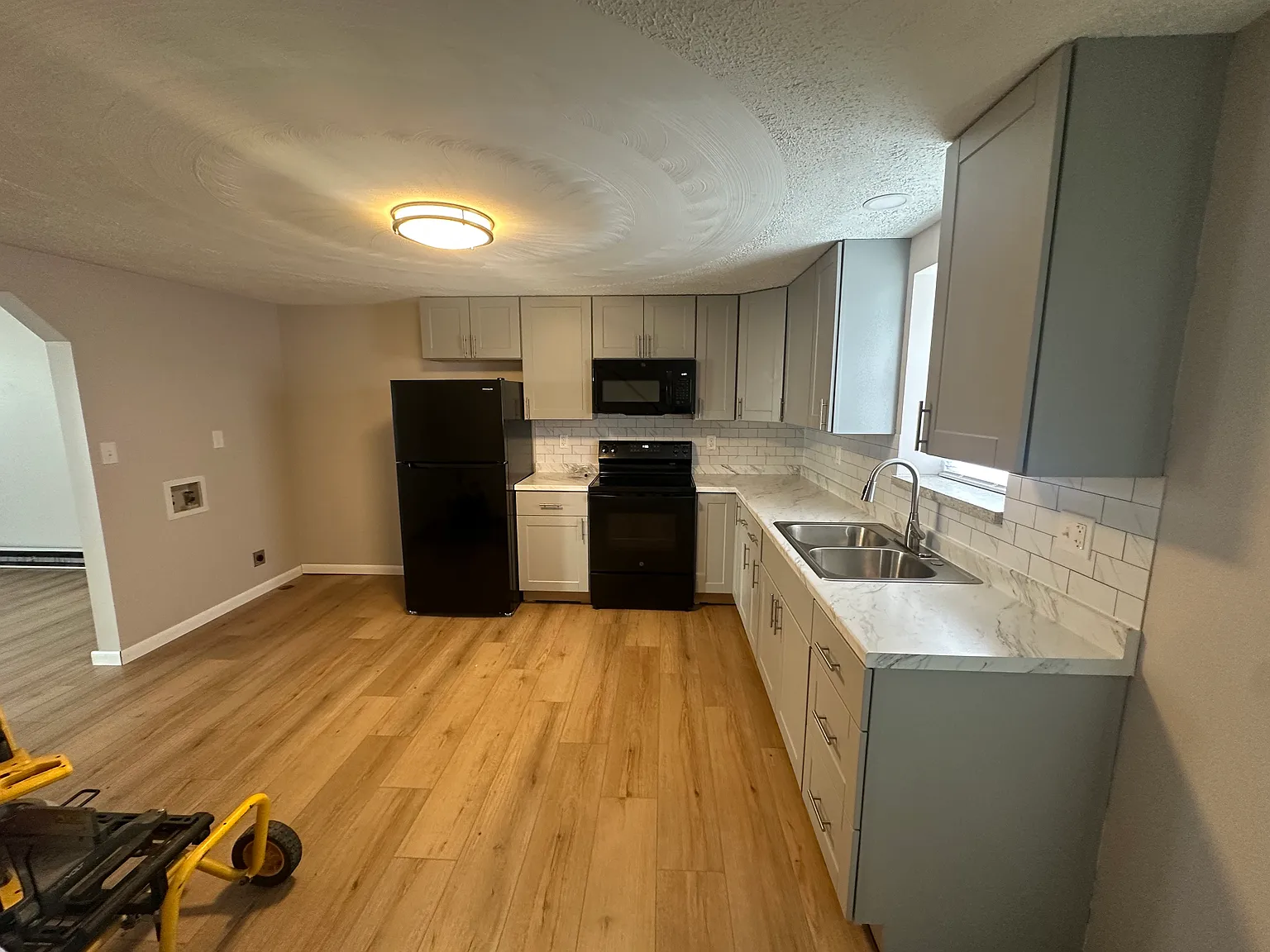 2 bed, 900 sqft, $1,400 — Photo 2