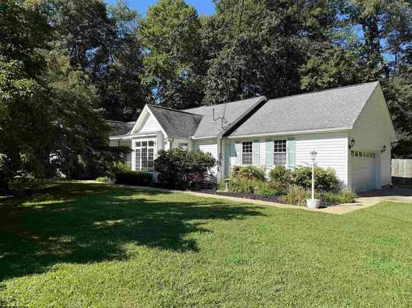 125 Amber Ln, Fairmont, WV 26554