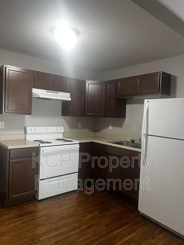 2 bed, 1.0 bath, 760 sqft, $750 — Photo 2