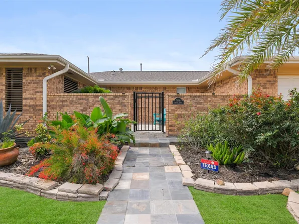 7806 Pruitt Dr, Galveston, TX 77554
