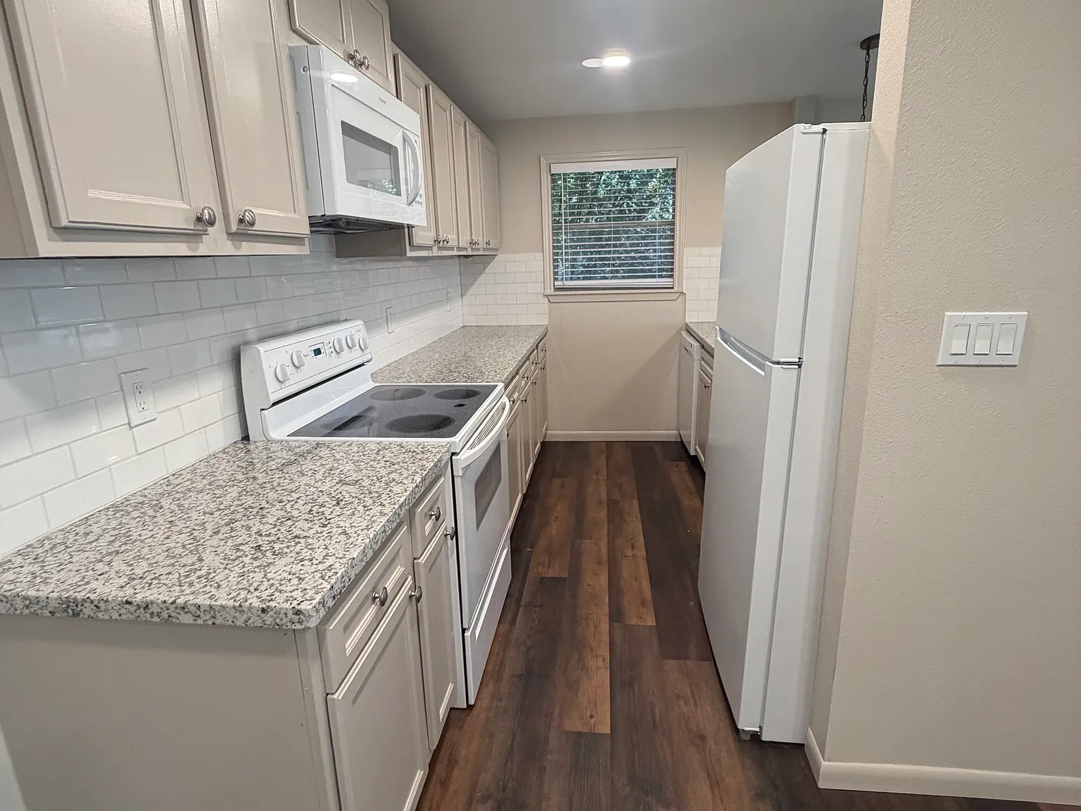 2 bed, 850 sqft, $1,475 — Photo 3