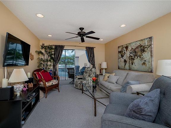 3rd image of 708 Tamiami Trl S APT 315