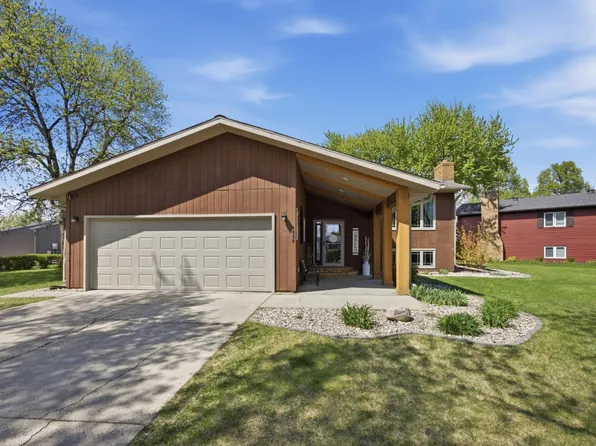 1808 Prairie Ln S, Fargo, ND 58103