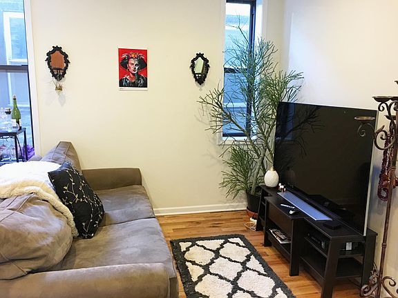 4th image of 1421 W Huron St
